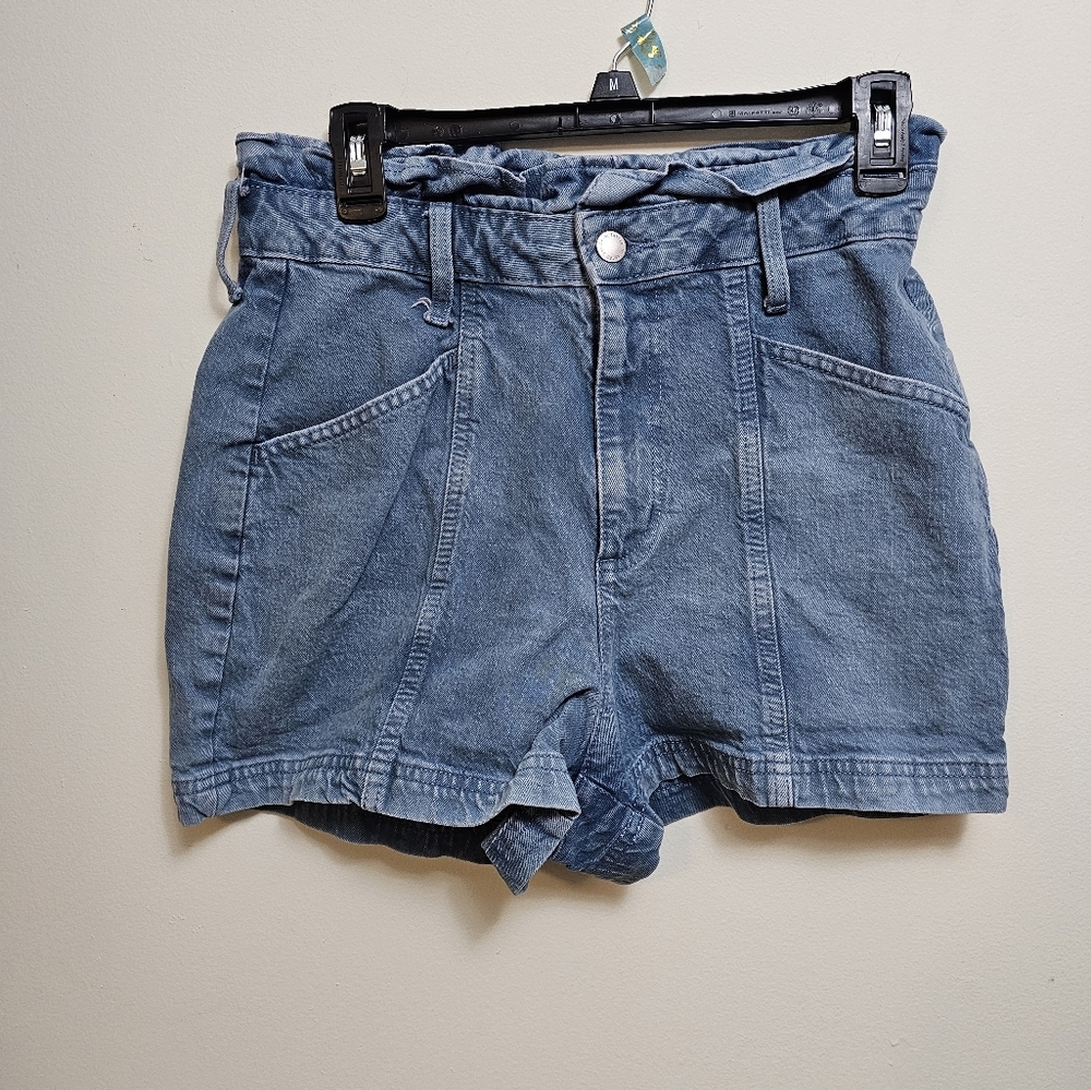 Universal Thread size 6 high-rise paperbag waist‎ shorts